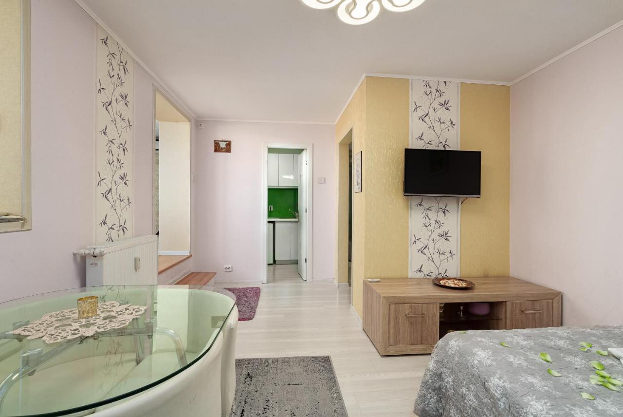 Stone Gate Apartment #1 Bucareste Exterior foto